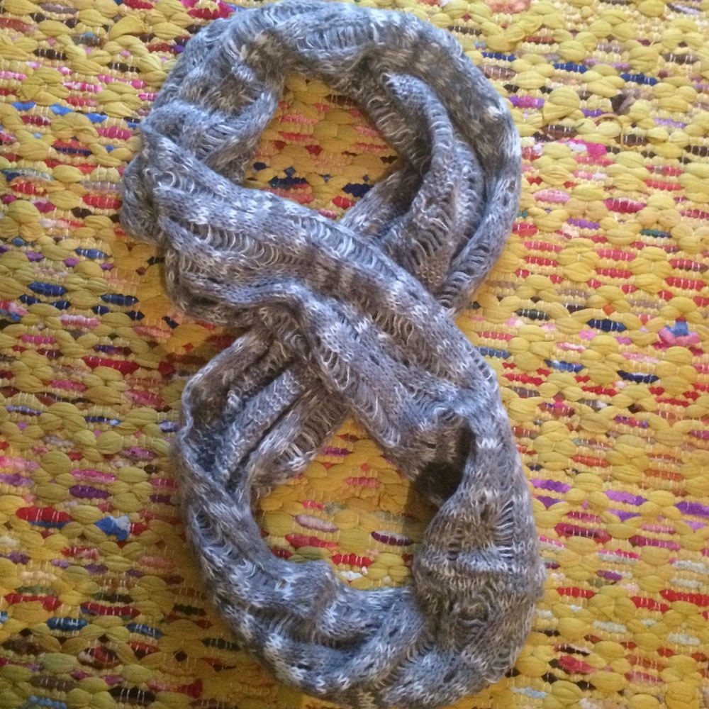 Von Maur Infiniti scarf